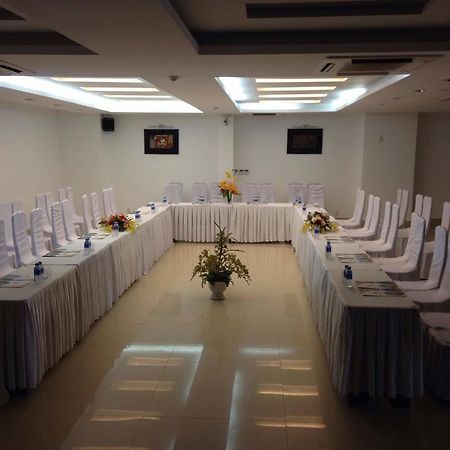 Varna Hotel Дананг Екстериор снимка