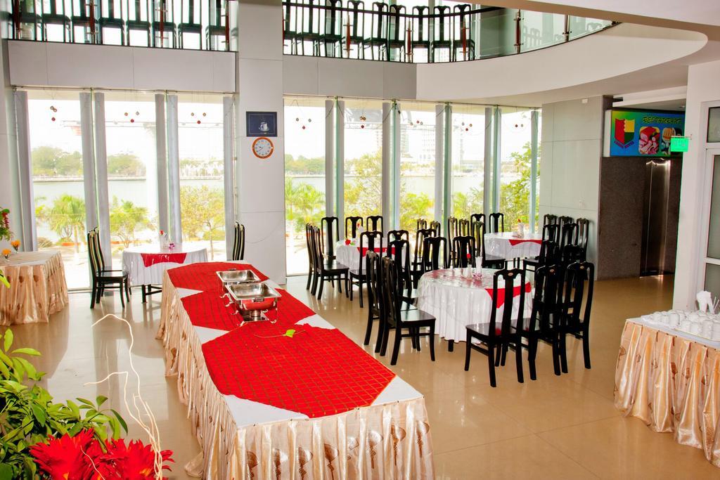Varna Hotel Дананг Екстериор снимка