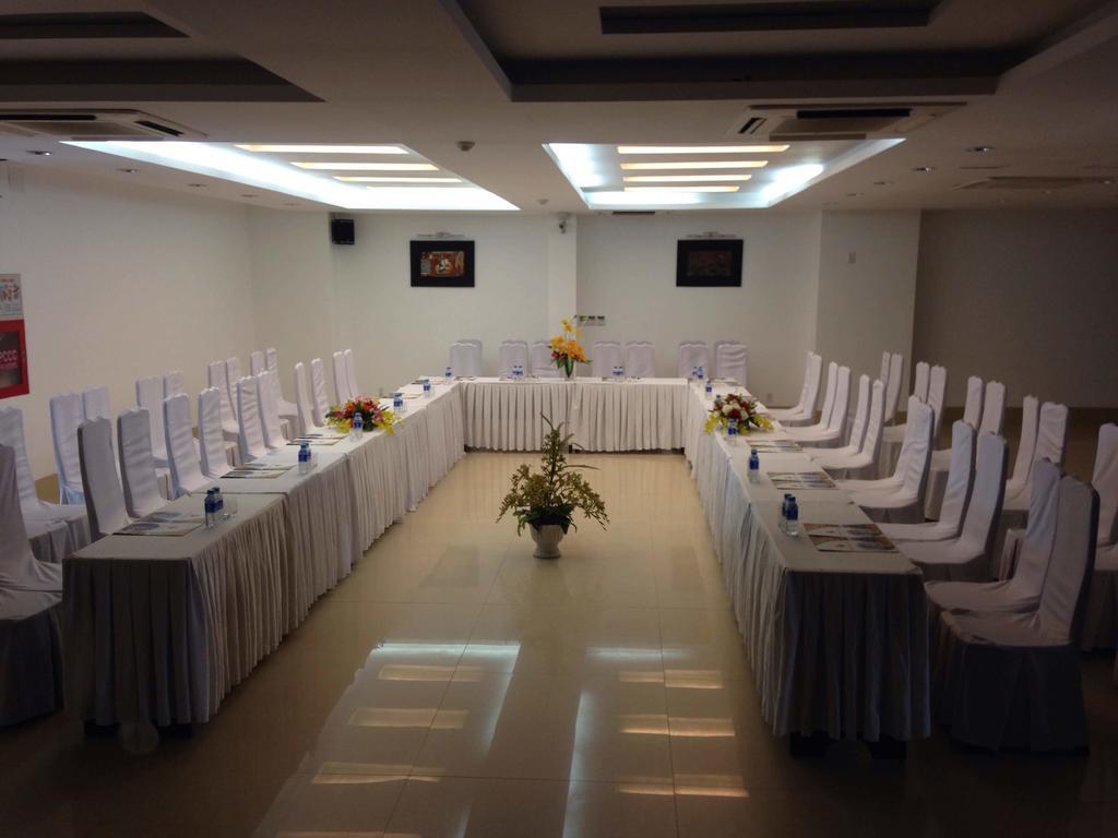 Varna Hotel Дананг Екстериор снимка