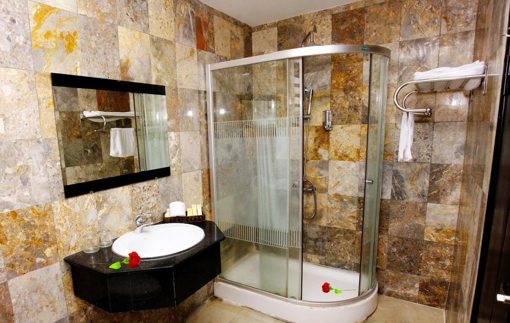 Varna Hotel Дананг Екстериор снимка