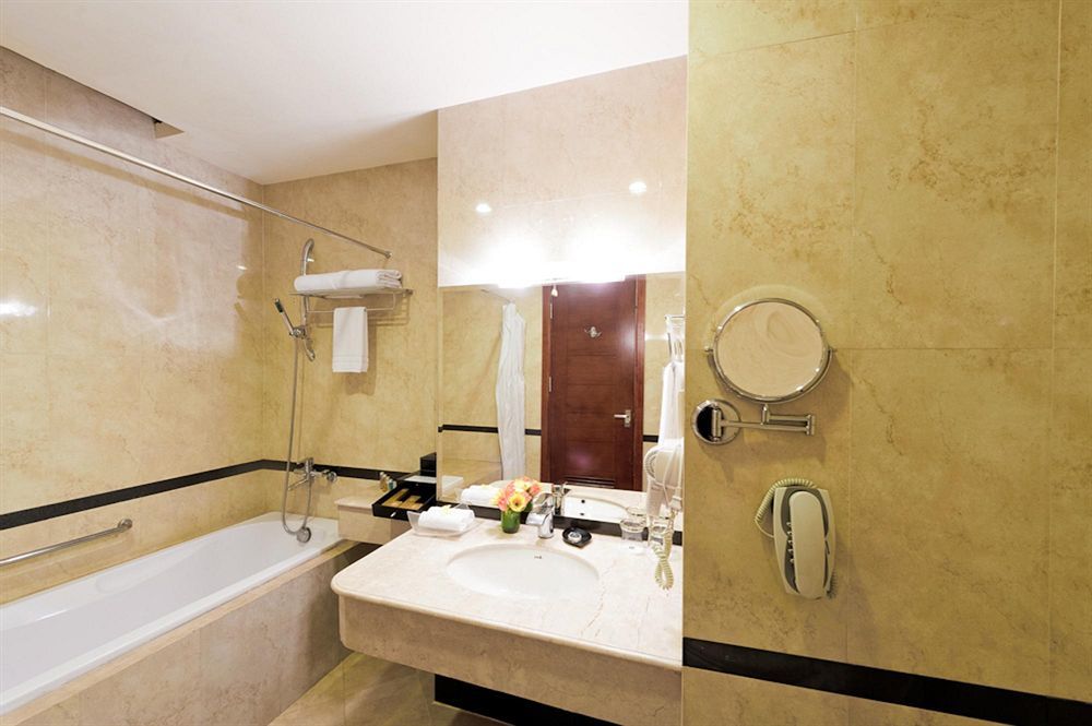 Varna Hotel Дананг Екстериор снимка