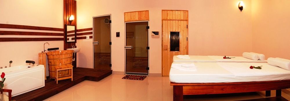 Varna Hotel Дананг Екстериор снимка
