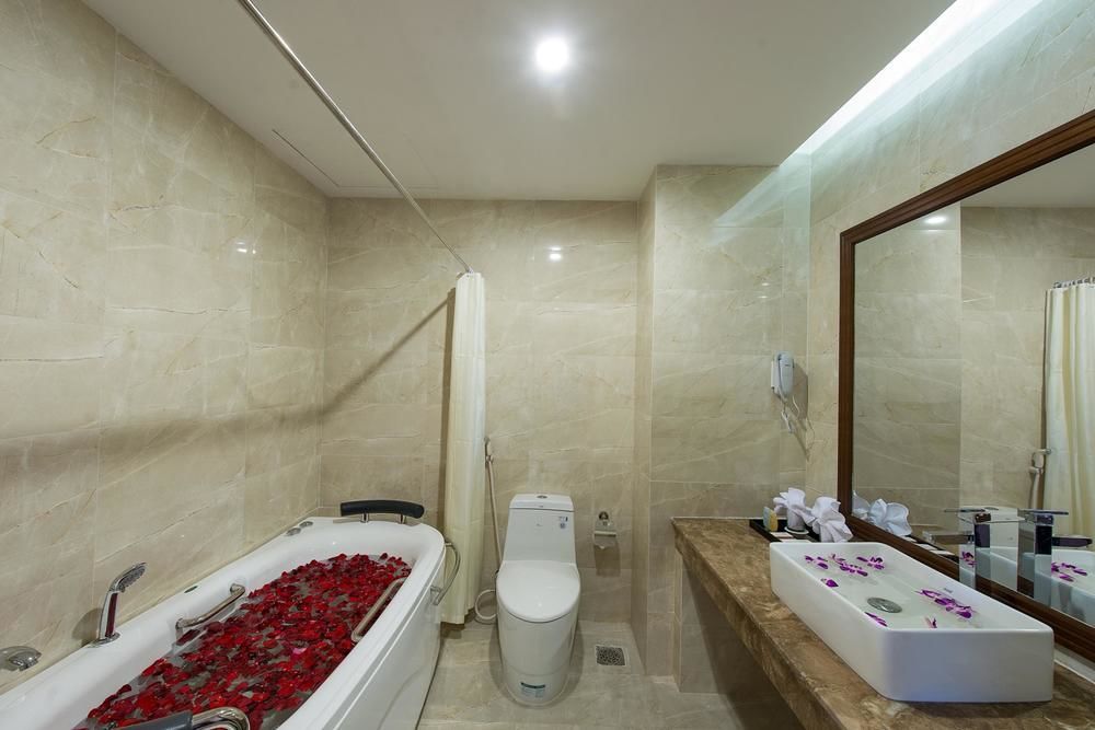 Varna Hotel Дананг Екстериор снимка